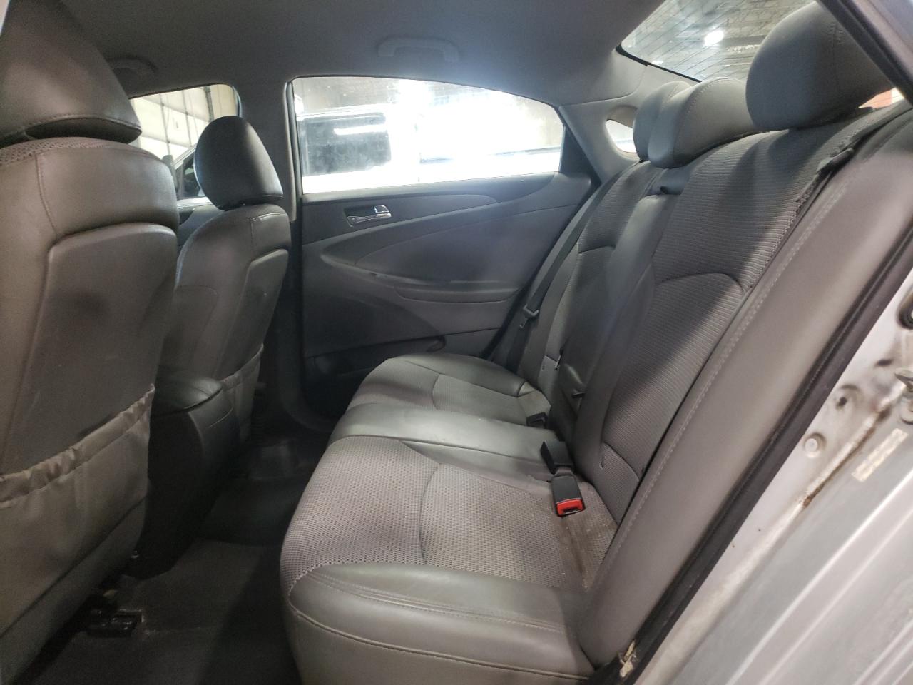 Photo 6 from auction – 2011 HYUNDAI SONATA SE with VIN 5NPEC4AB9BH209036