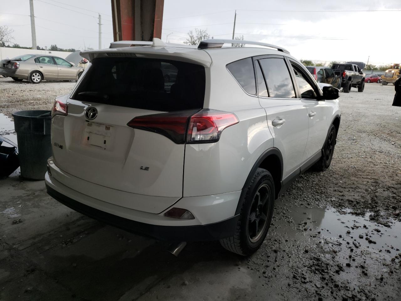 Photo 4 from auction – 2017 TOYOTA RAV4 LE with VIN JTMZFREV1HJ106736