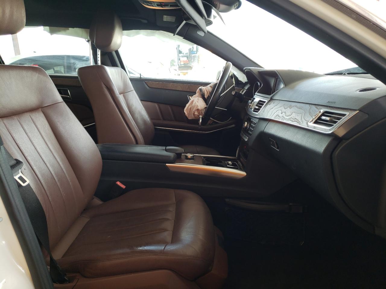 Photo 5 from auction – 2014 MERCEDES-BENZ E 250 BLUE with VIN WDDHF0EBXEA888081