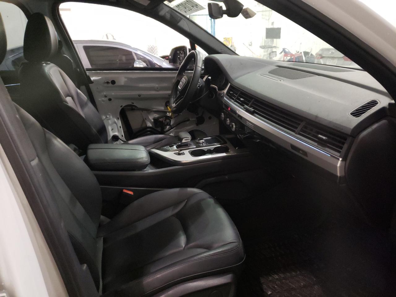 Photo 5 from auction – 2018 AUDI Q7 PREMIUM with VIN WA1LHAF75JD041213