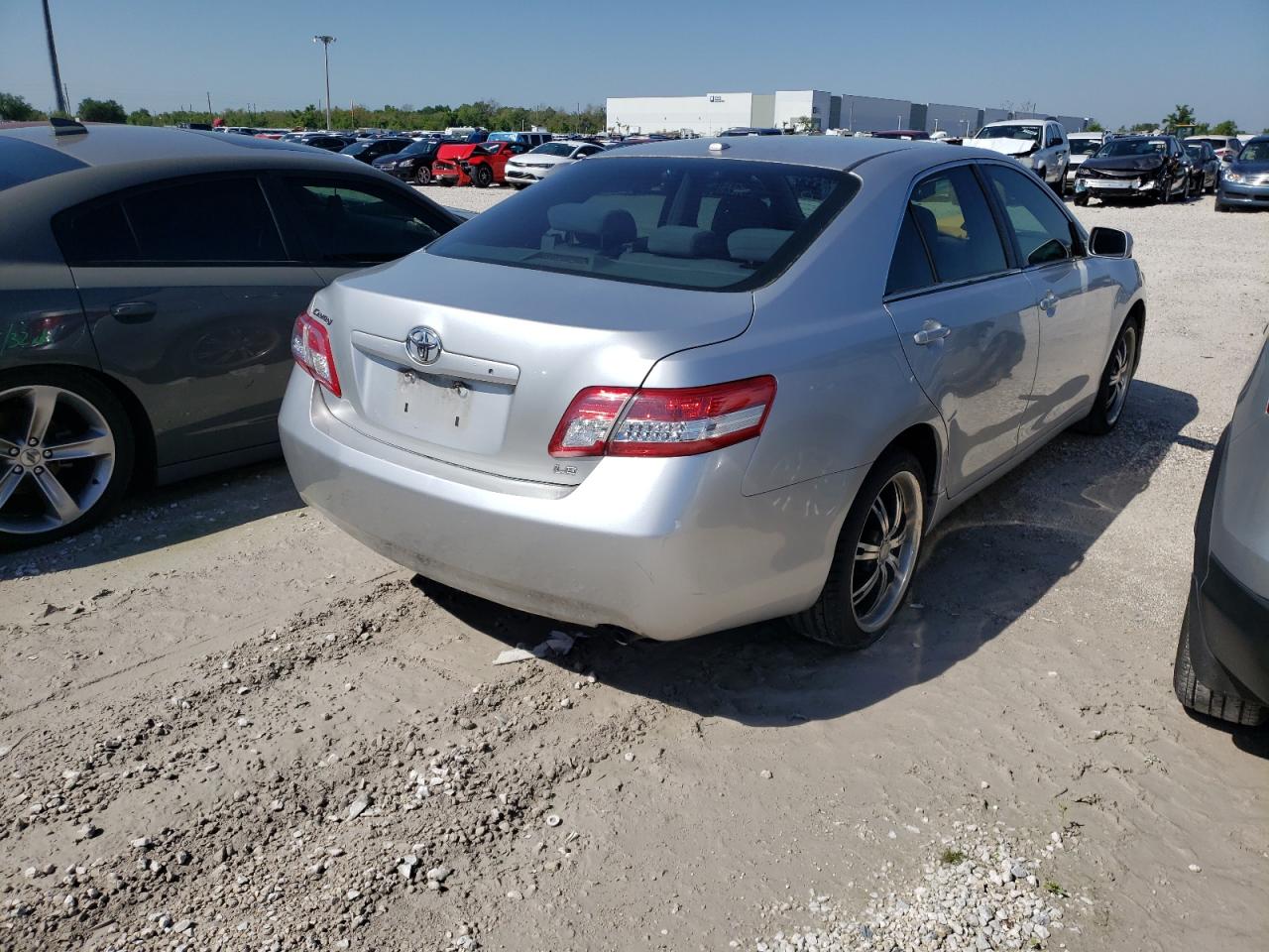 Photo 4 from auction – 2010 TOYOTA CAMRY BASE with VIN 4T1BF3EKXAU097555
