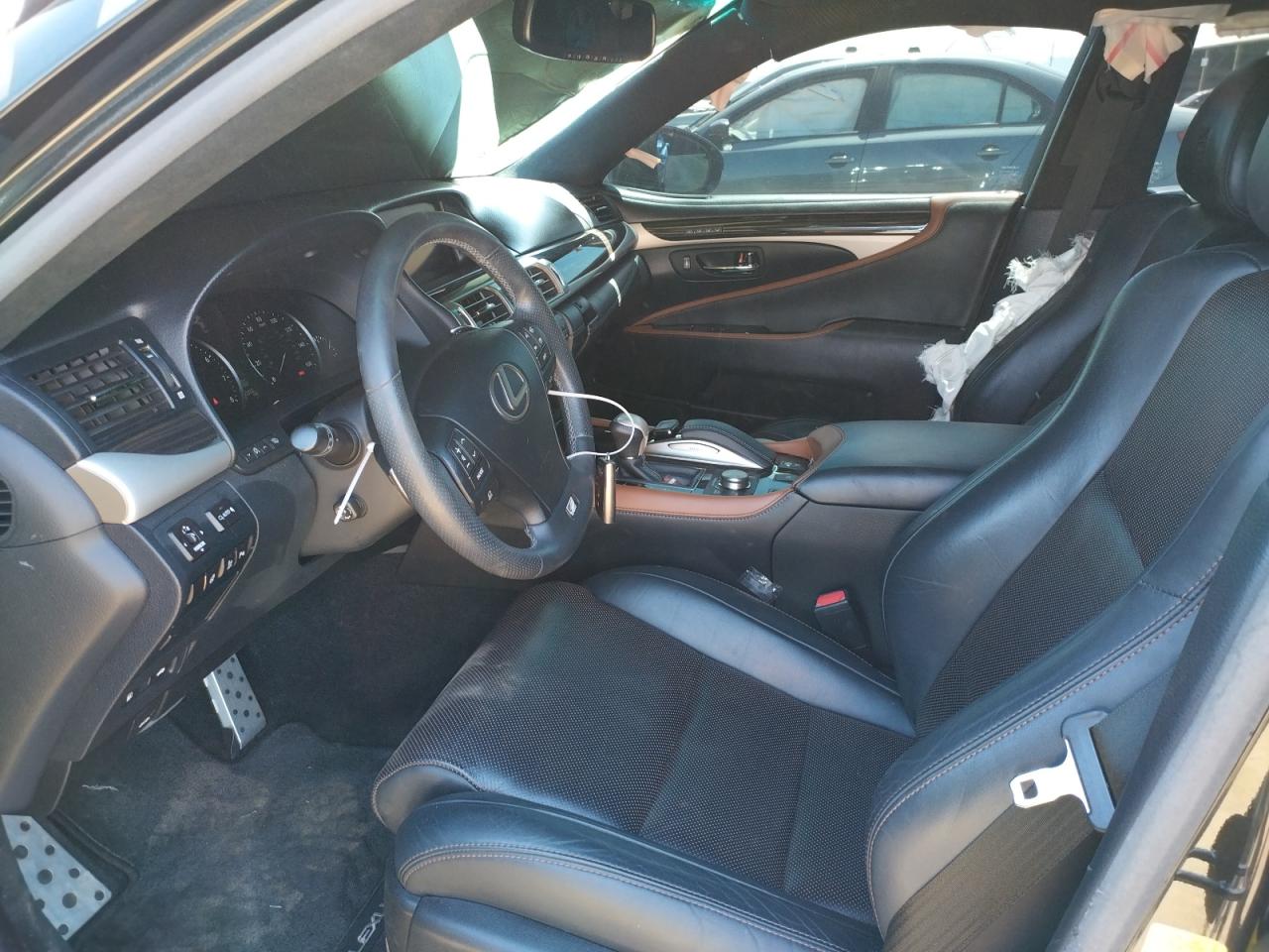 Photo 5 from auction – 2017 LEXUS LS 460 with VIN JTHCL5EF4H5028752