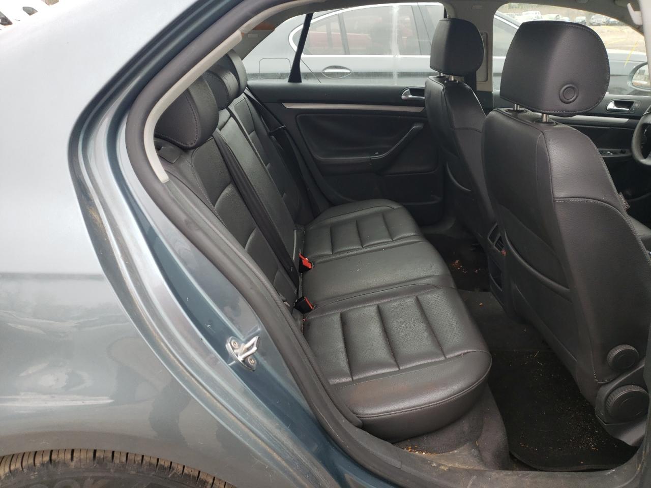Photo 6 from auction – 2006 VOLKSWAGEN JETTA 2.5 with VIN 3VWSF71K16M735492