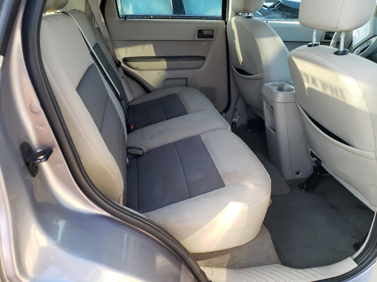 Photo 6 from auction – 2008 FORD ESCAPE XLT with VIN 1FMCU03128KA25581
