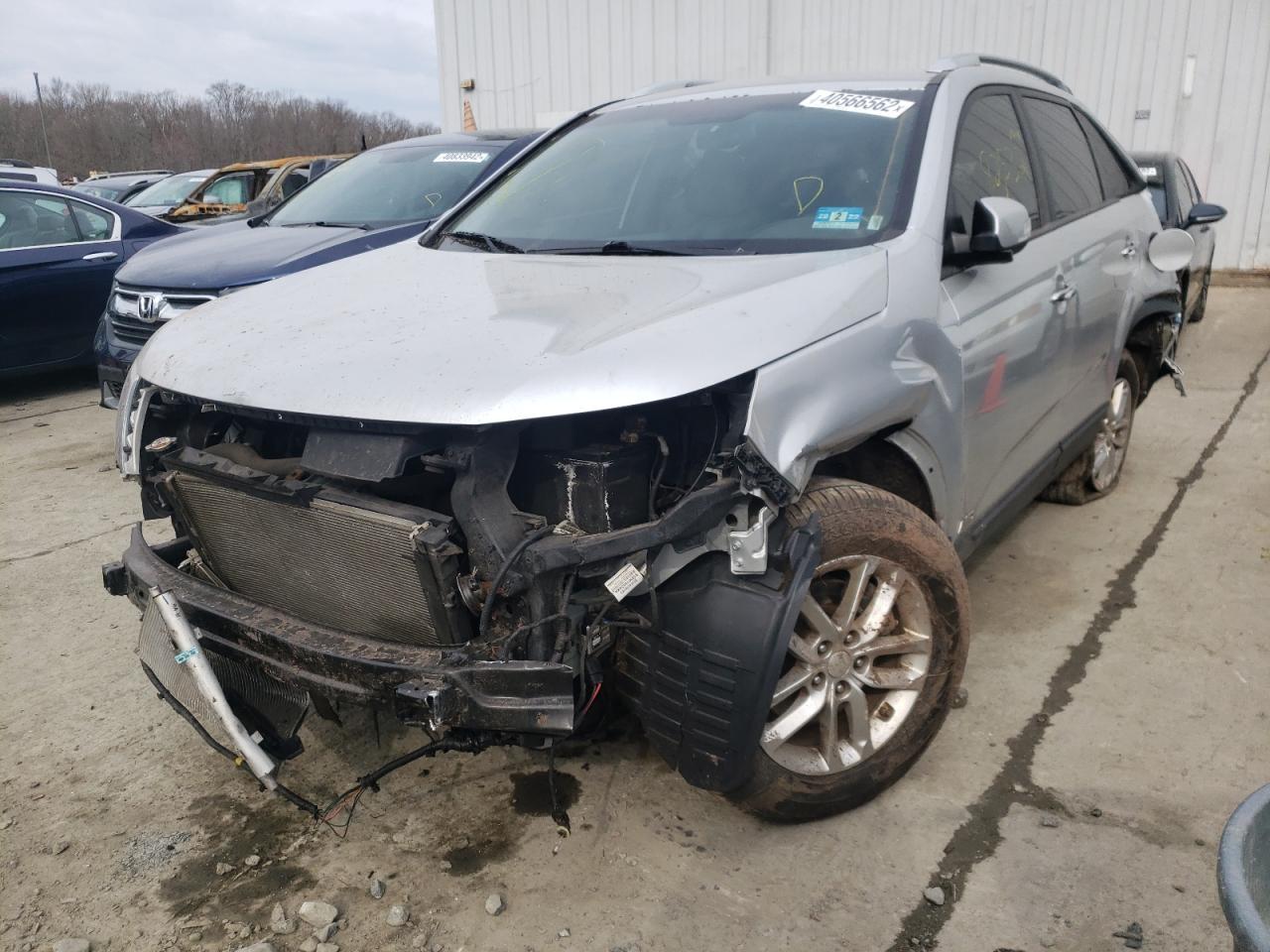Photo 2 from auction – 2015 KIA SORENTO LX with VIN 5XYKTDA66FG556858