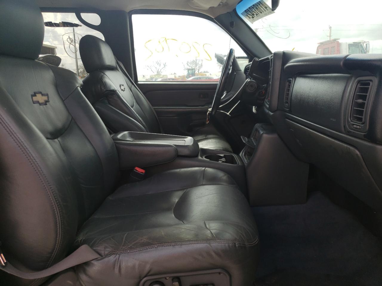 Photo 5 from auction – 2002 CHEVROLET AVALANCHE with VIN 3GNEC13T42G165757