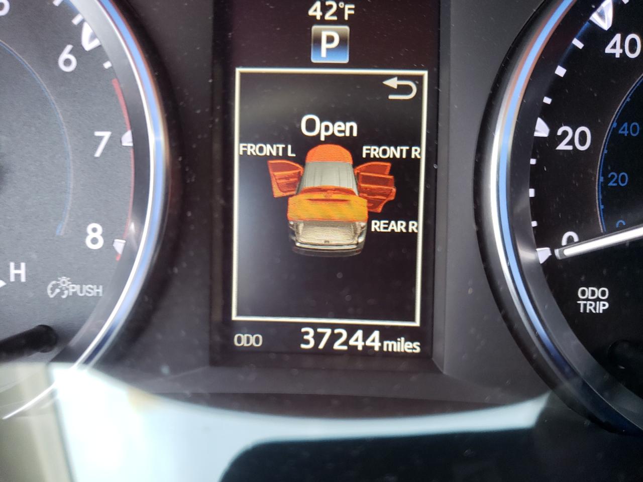 Photo 8 from auction – 2016 TOYOTA HIGHLANDER with VIN 5TDJKRFH5GS258392