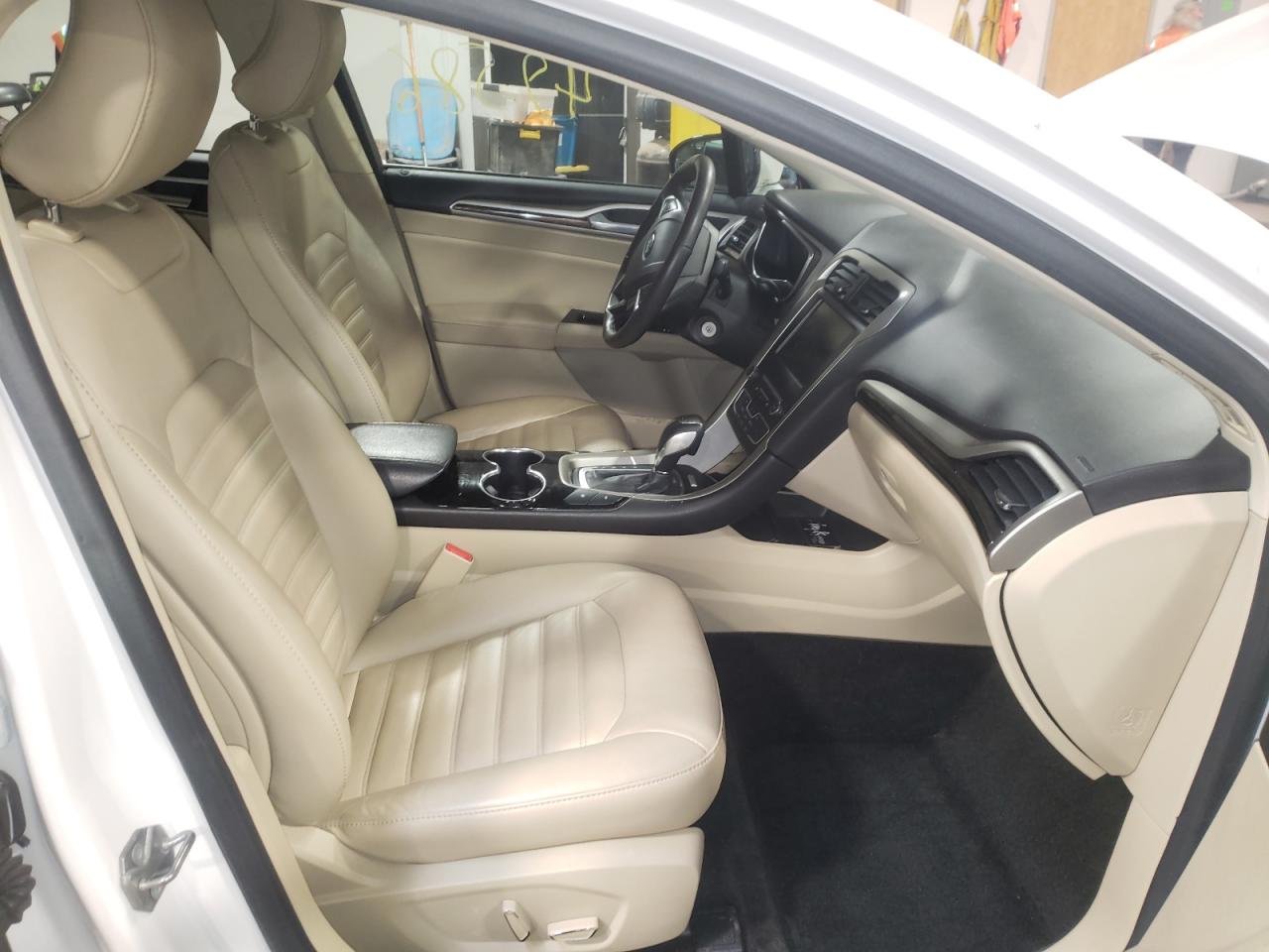 Photo 5 from auction – 2016 FORD FUSION SE with VIN 3FA6P0PU6GR249238