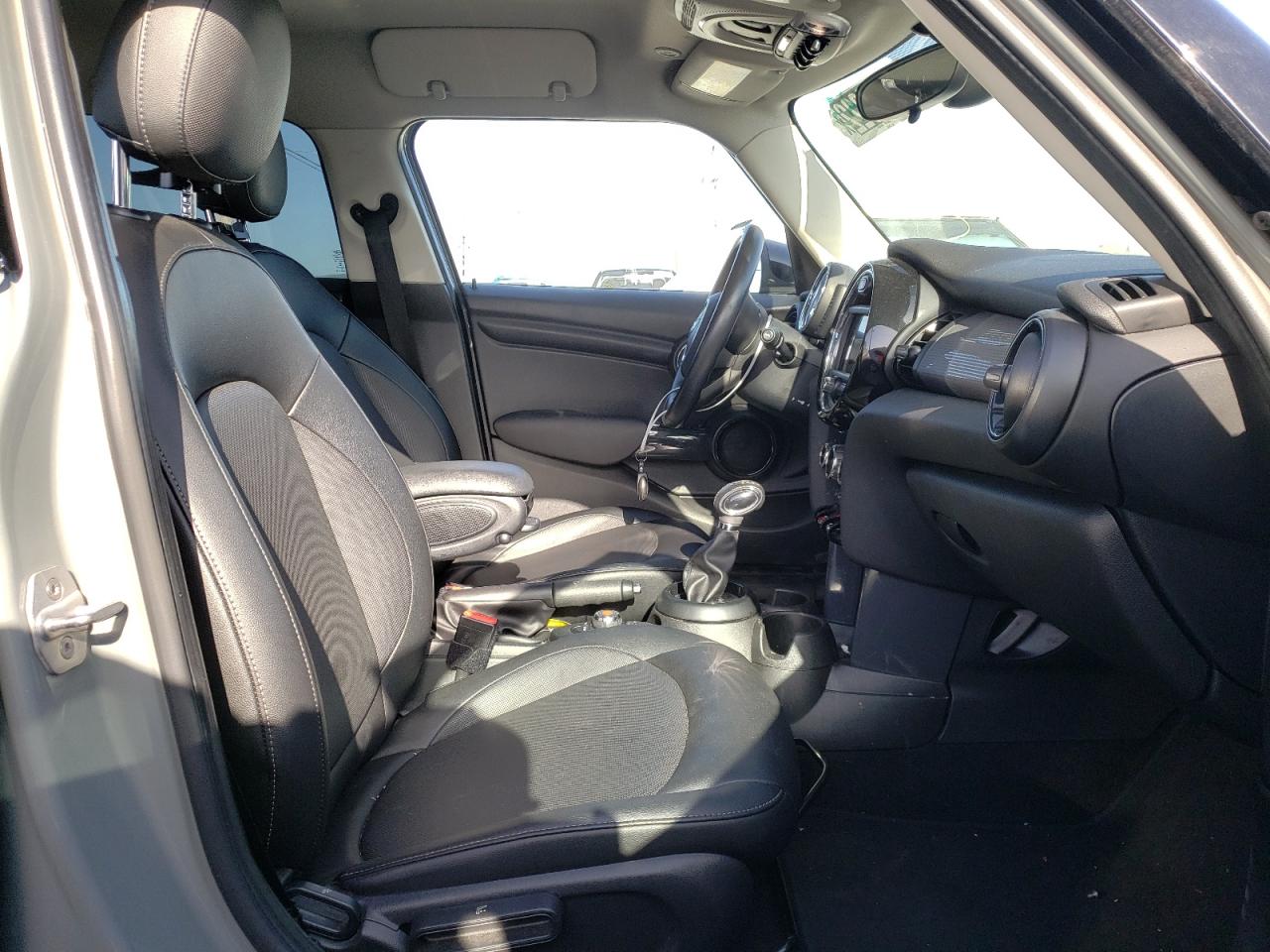 Photo 5 from auction – 2017 MINI COOPER with VIN WMWXU1C39H2F78130