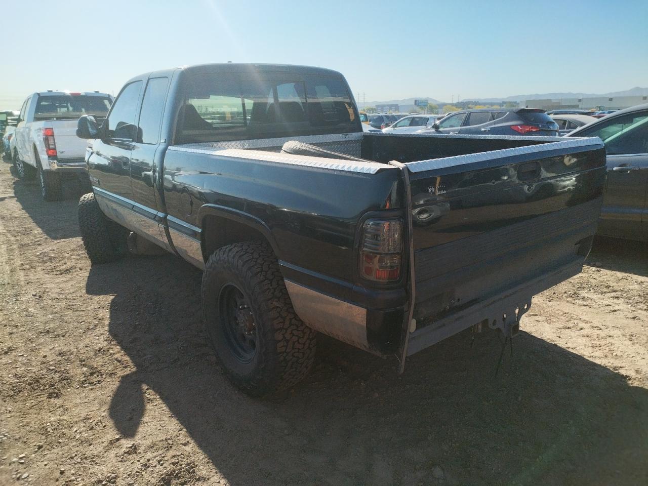 Photo 3 from auction – 1998 DODGE RAM 2500 with VIN 1B7KF23D2WJ149465