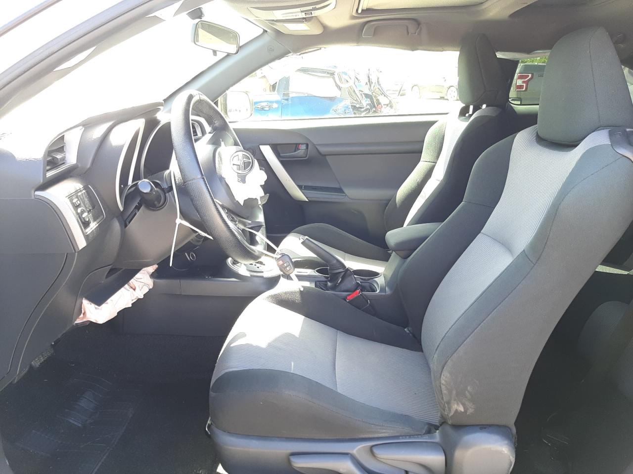 Photo 5 from auction – 2014 TOYOTA SCION TC with VIN JTKJF5C7XE3067390