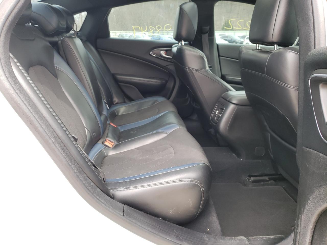 Photo 6 from auction – 2015 CHRYSLER 200 S with VIN 1C3CCCDG0FN530255