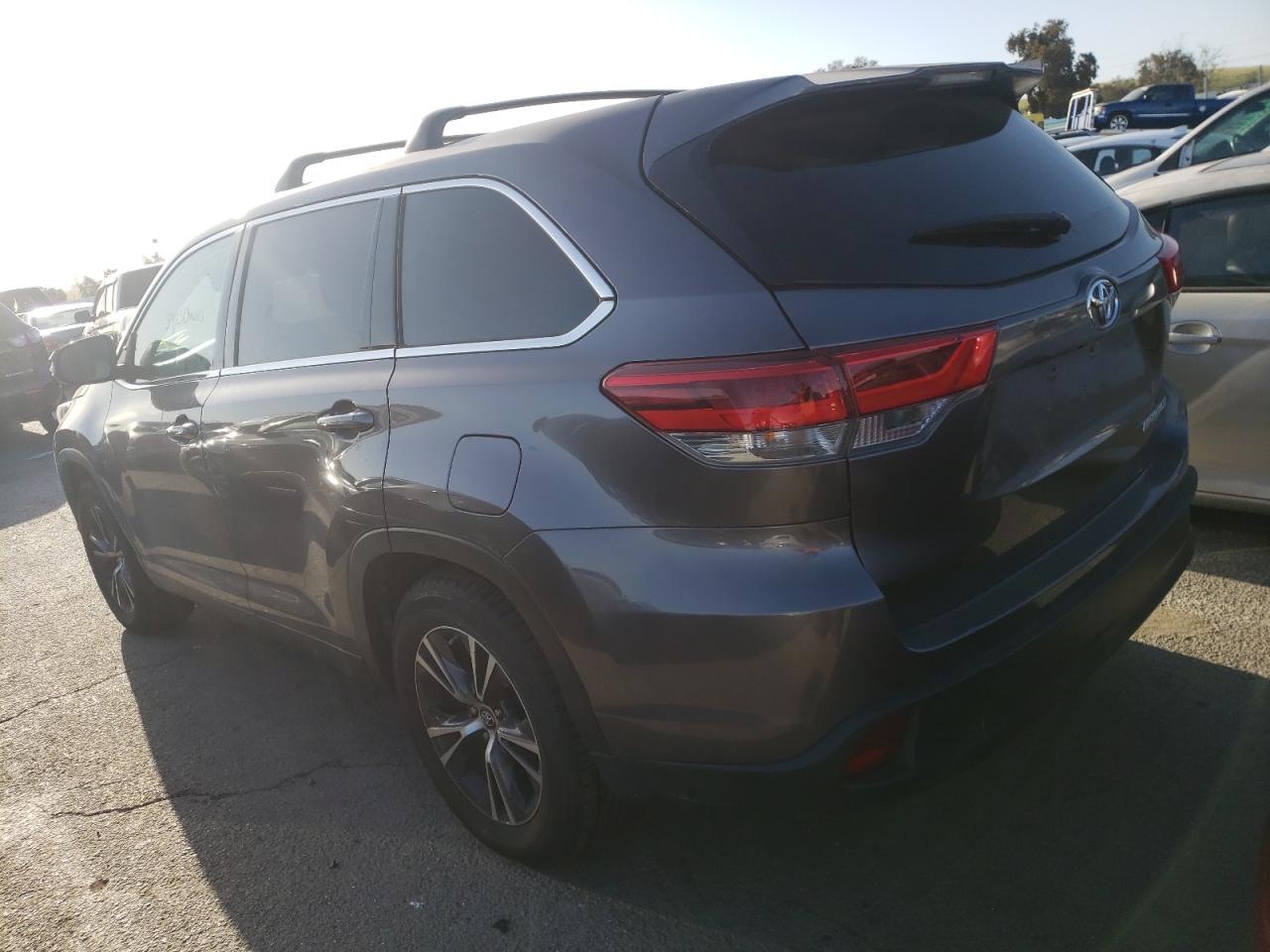 Photo 3 from auction – 2019 TOYOTA HIGHLANDER with VIN 5TDZARFH4KS055458