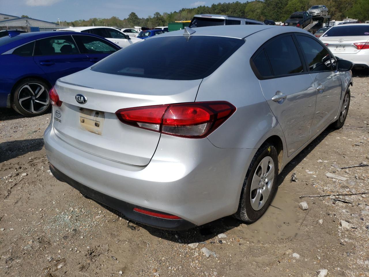 Photo 4 from auction – 2018 KIA FORTE LX with VIN 3KPFK4A70JE236728