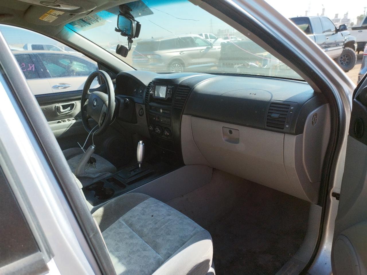 Photo 9 from auction – 2005 KIA UK with VIN KNDJD733355447925