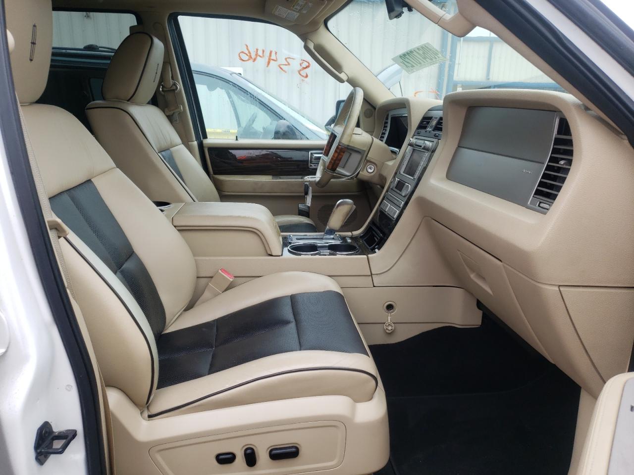 Photo 5 from auction – 2010 LINCOLN NAVIGATOR with VIN 5LMJJ2H53AEJ01401