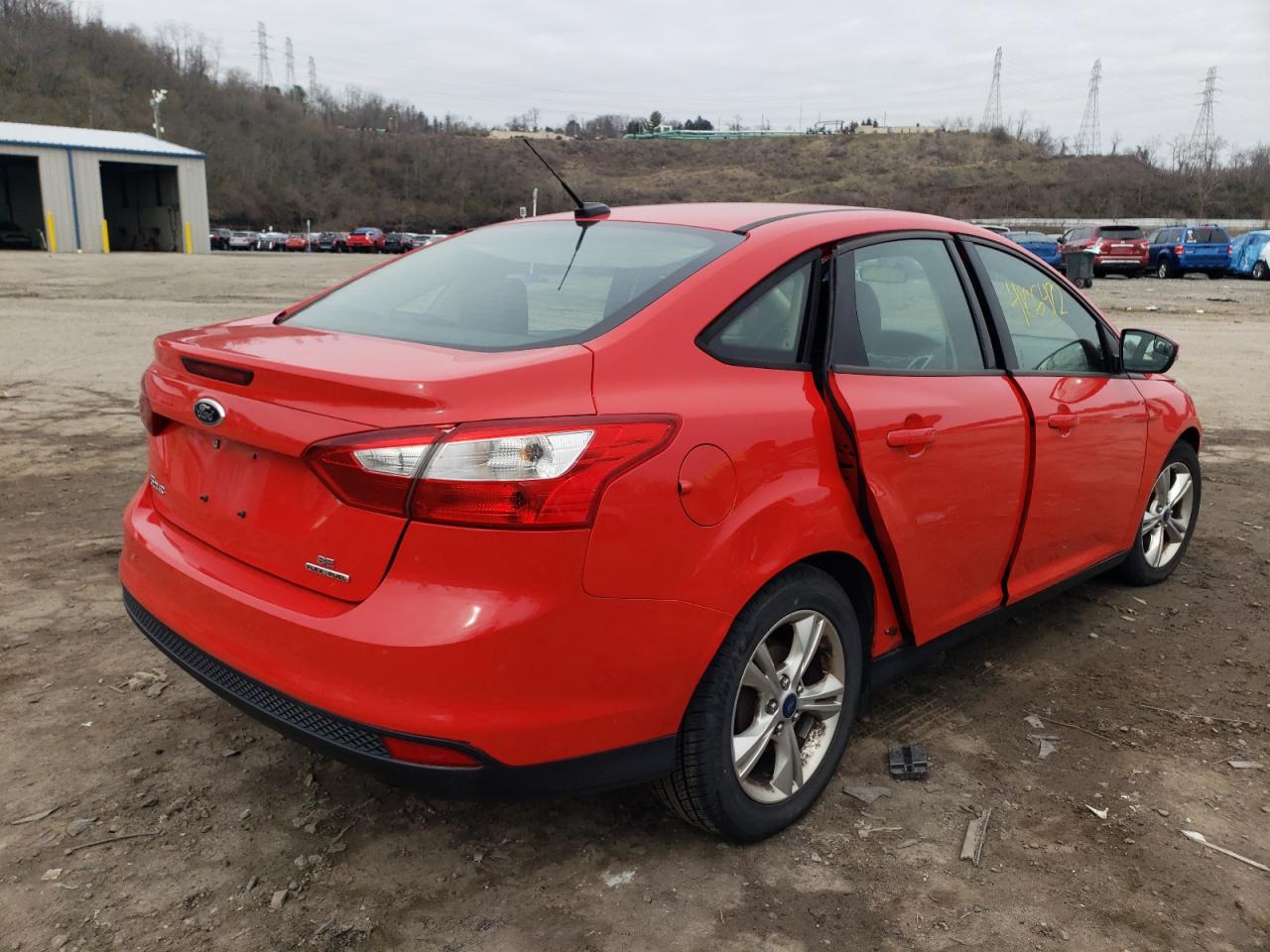Photo 4 from auction – 2013 FORD FOCUS SE with VIN 1FADP3F25DL199533