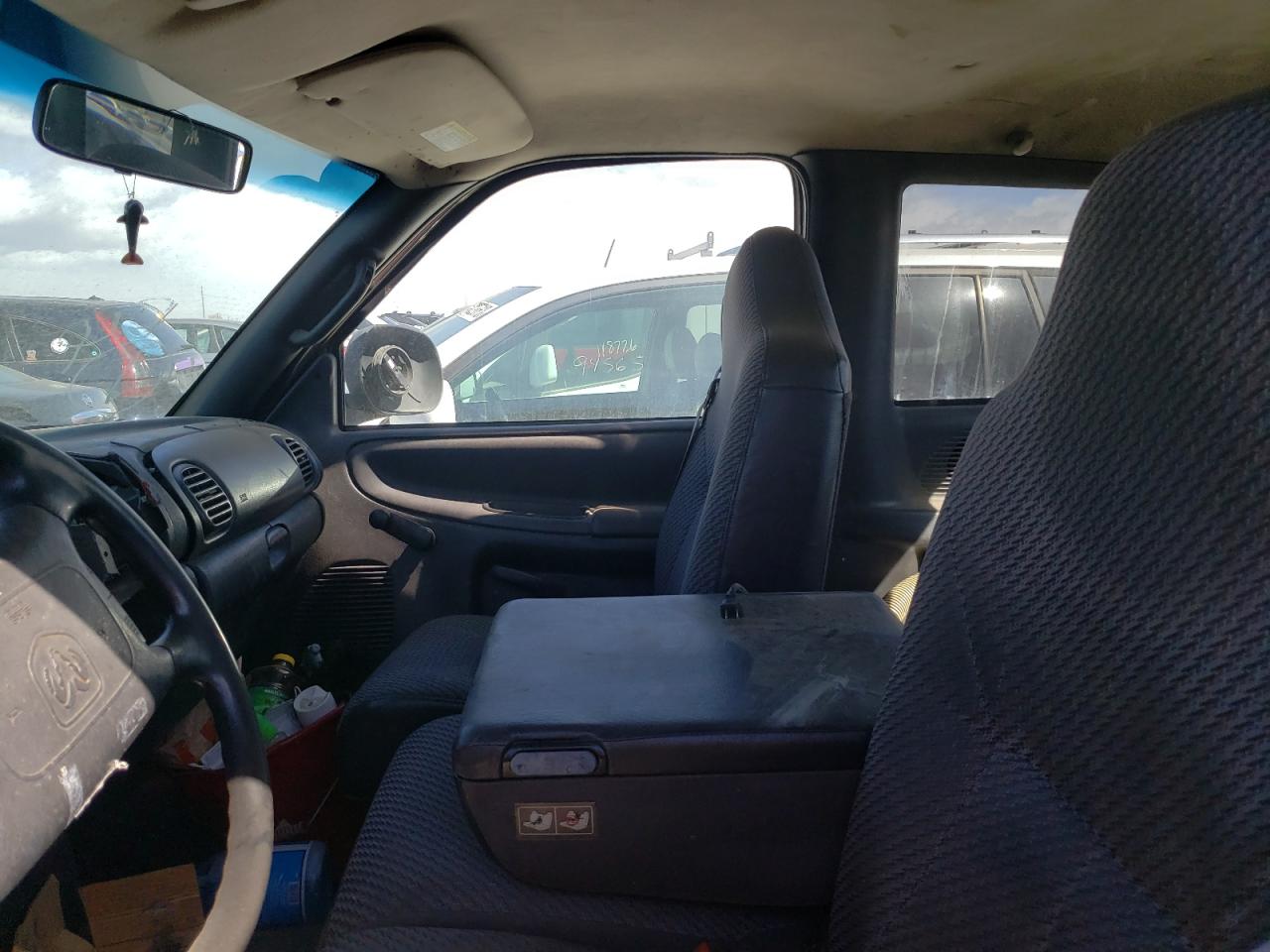 Photo 5 from auction – 2000 DODGE RAM 1500 with VIN 3B7HC12Y0YG147090