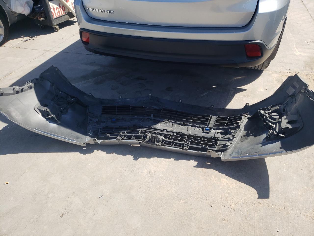 Photo 9 from auction – 2018 TOYOTA HIGHLANDER with VIN 5TDZZRFH1JS266253