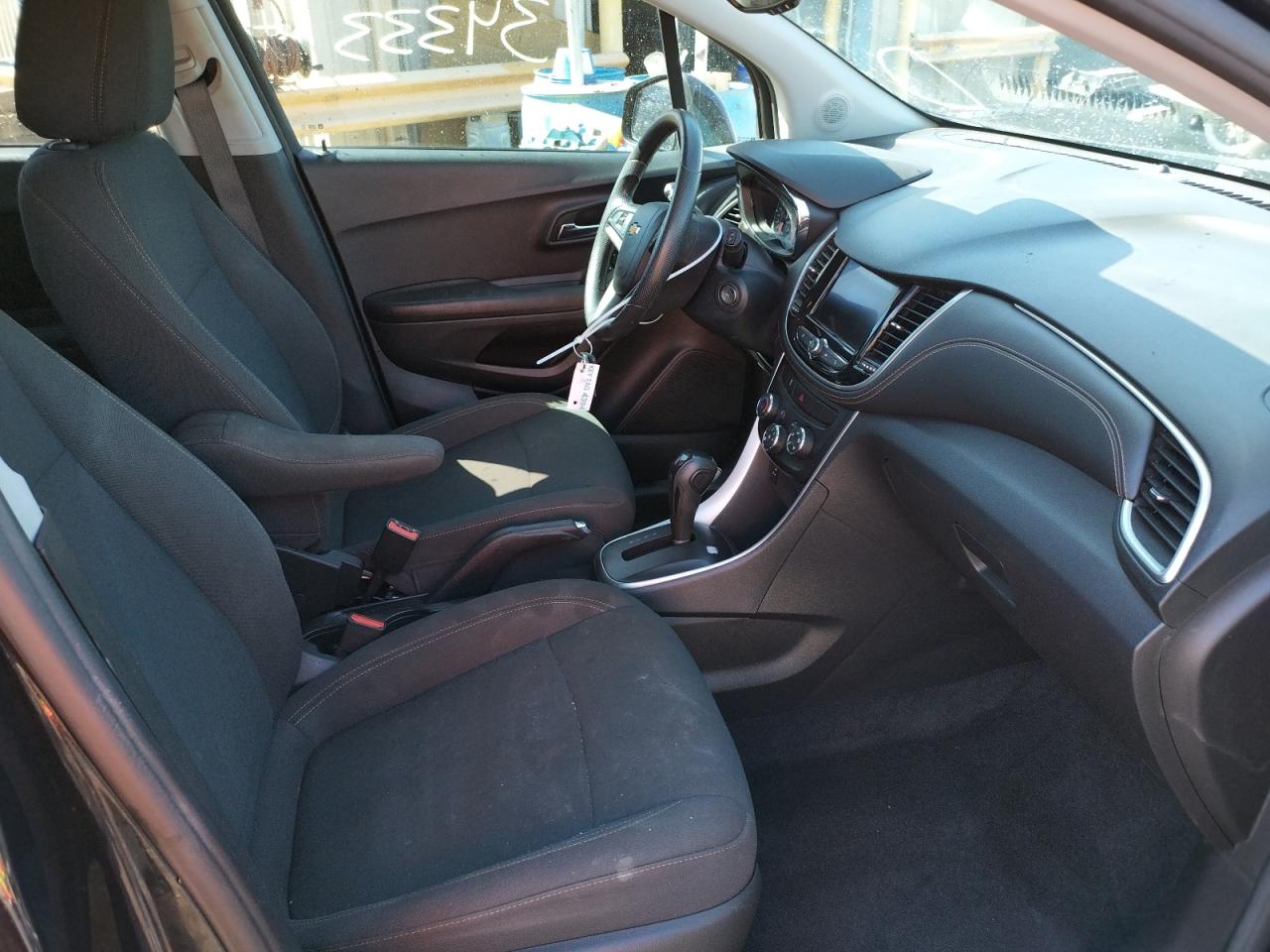 Photo 5 from auction – 2021 CHEVROLET TRAX LS with VIN KL7CJKSB6MB334108