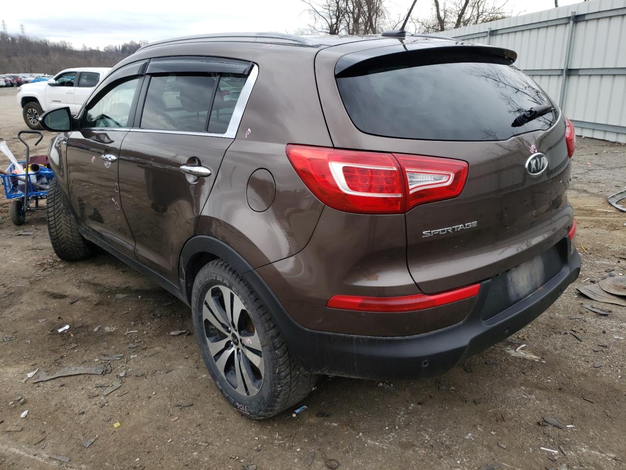 Photo 3 from auction – 2011 KIA SPORTAGE E with VIN KNDPCCA29B7078830