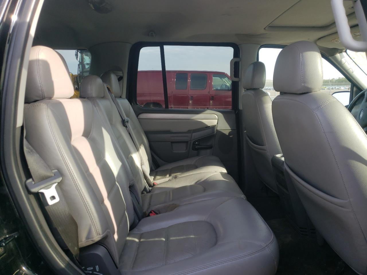 Photo 6 from auction – 2005 FORD EXPLORER X with VIN 1FMZU73E45ZA05227