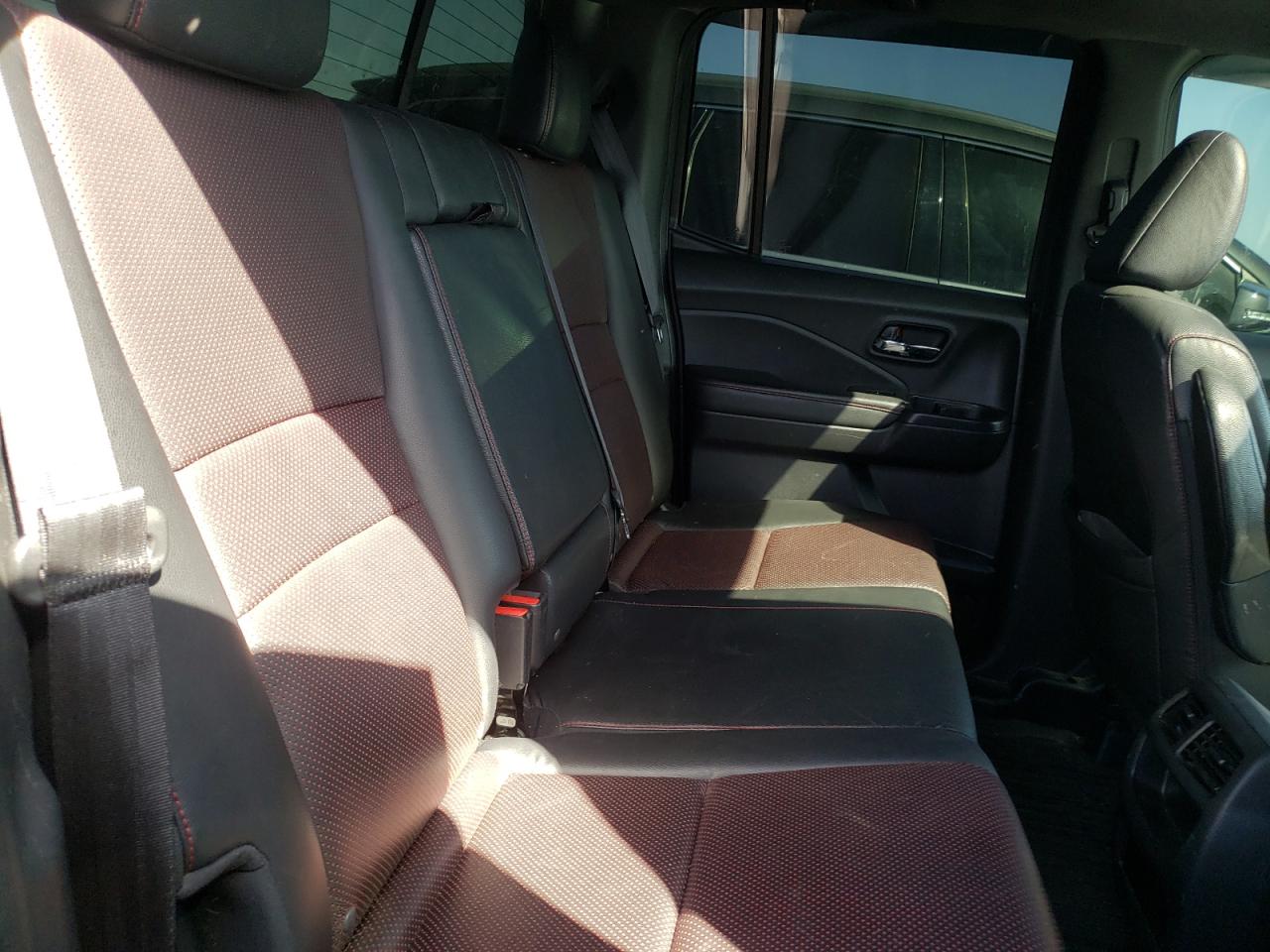Photo 6 from auction – 2017 HONDA RIDGELINE with VIN 5FPYK3F85HB035911