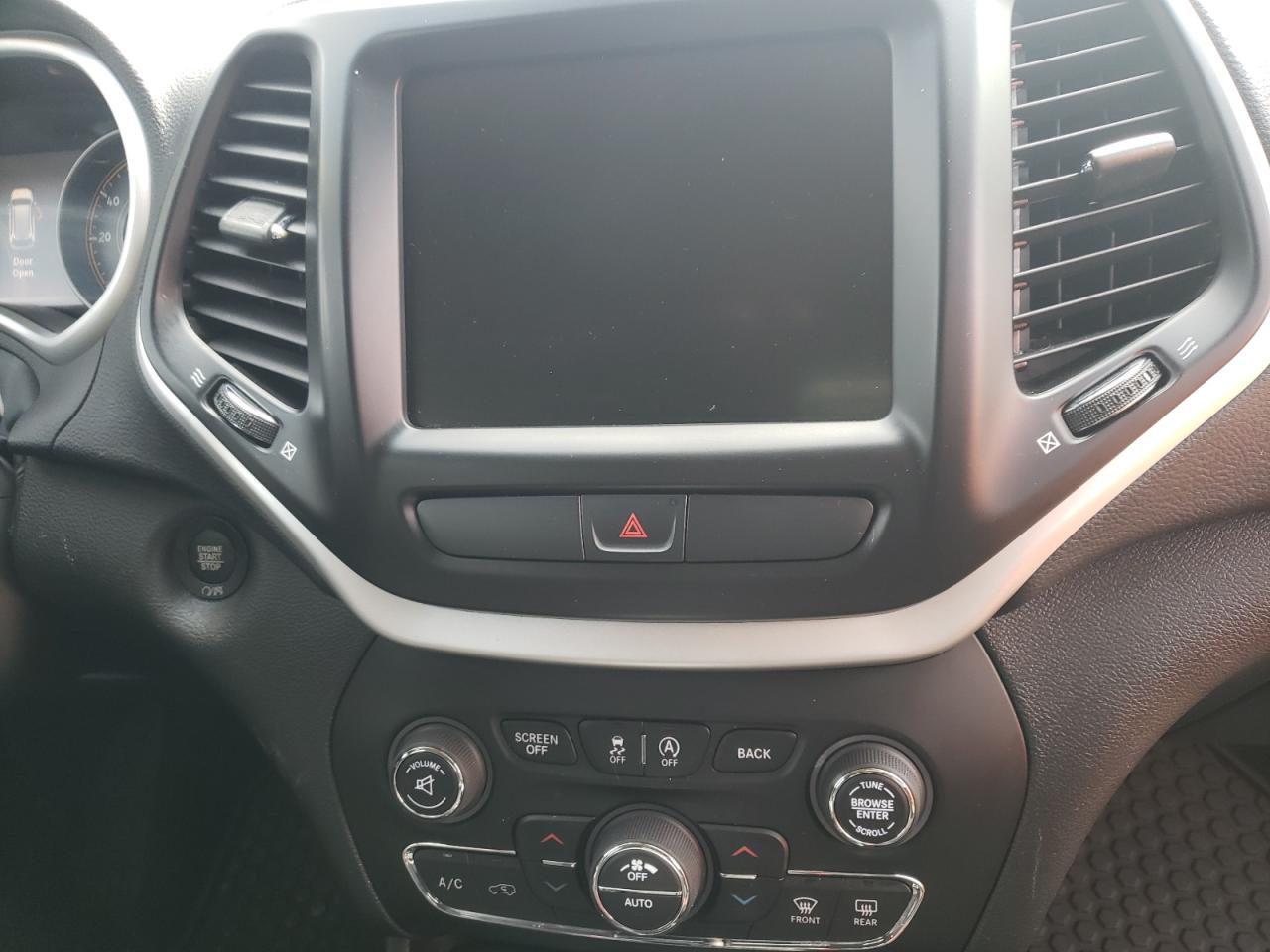 Photo 9 from auction – 2017 JEEP CHEROKEE T with VIN 1C4PJMBS0HW558411