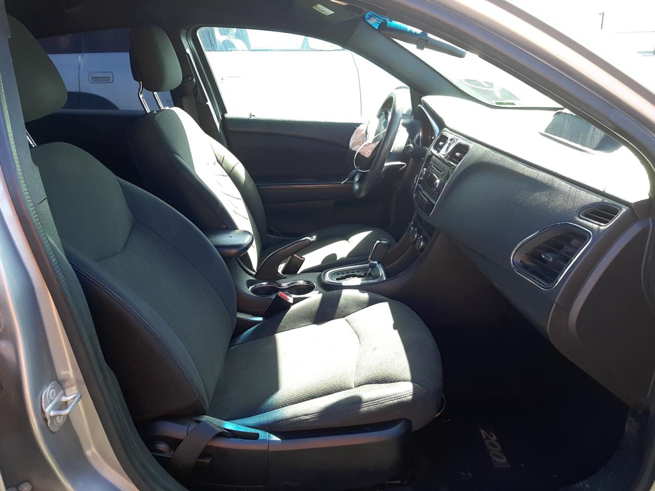 Photo 5 from auction – 2014 CHRYSLER 200 LX with VIN 1C3CCBAB1EN206717