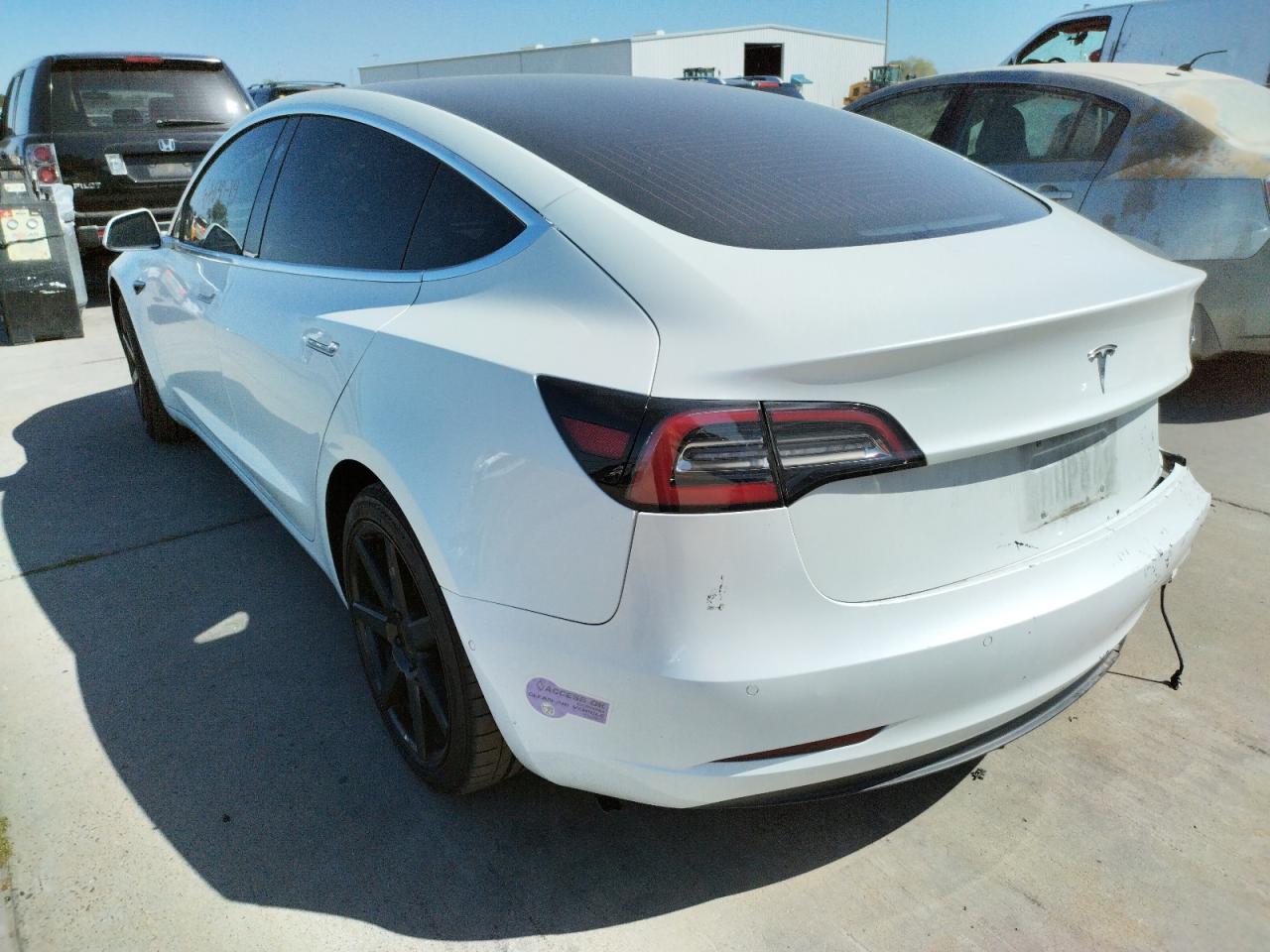 Photo 3 from auction – 2019 TSMR MODEL S with VIN 5YJ3E1EB6JF134240