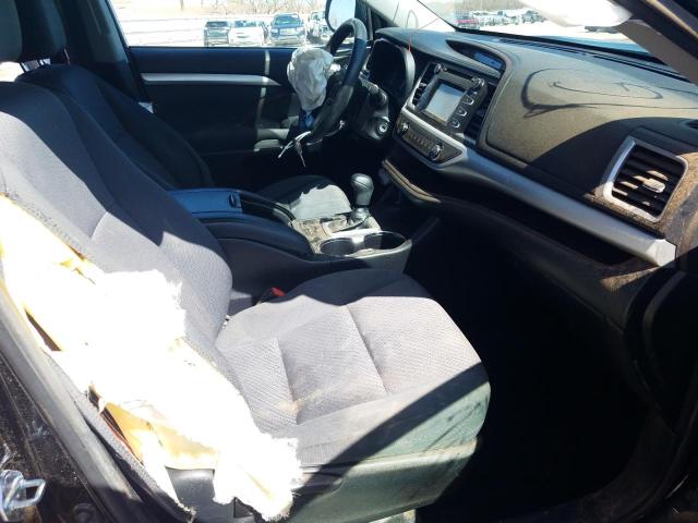 Photo 5 from auction – 2017 TOYOTA HIGHLANDER with VIN 5TDZZRFH2HS221090