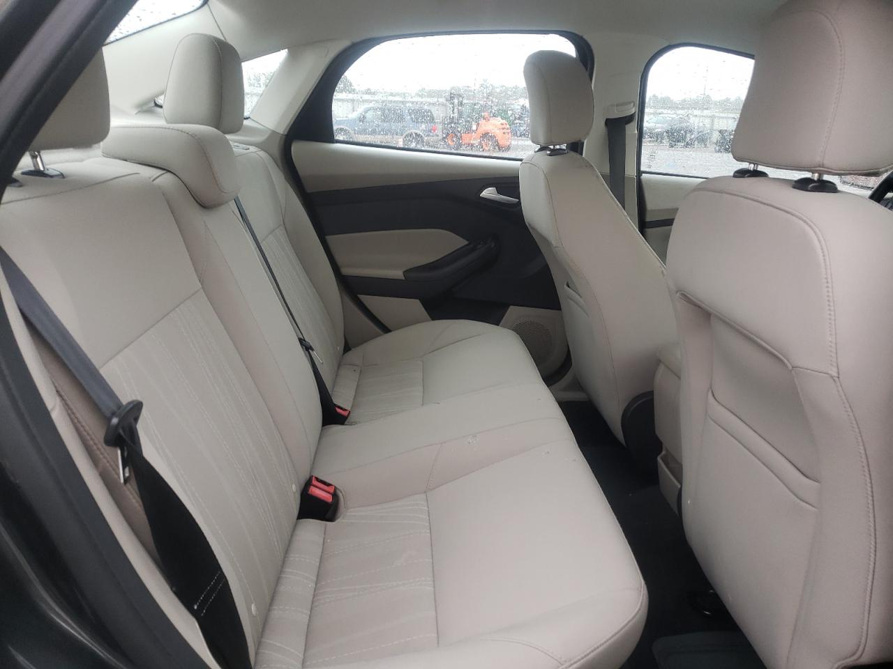 Photo 6 from auction – 2015 FORD FOCUS SE with VIN 1FADP3F2XFL304165