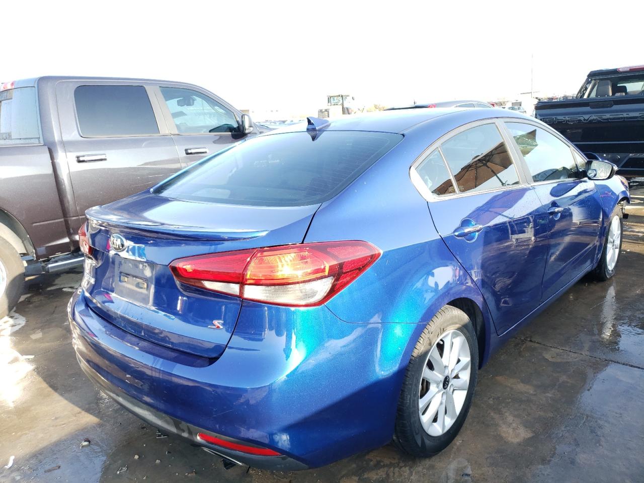 Photo 4 from auction – 2017 KIA FORTE LX with VIN 3KPFL4A79HE023686
