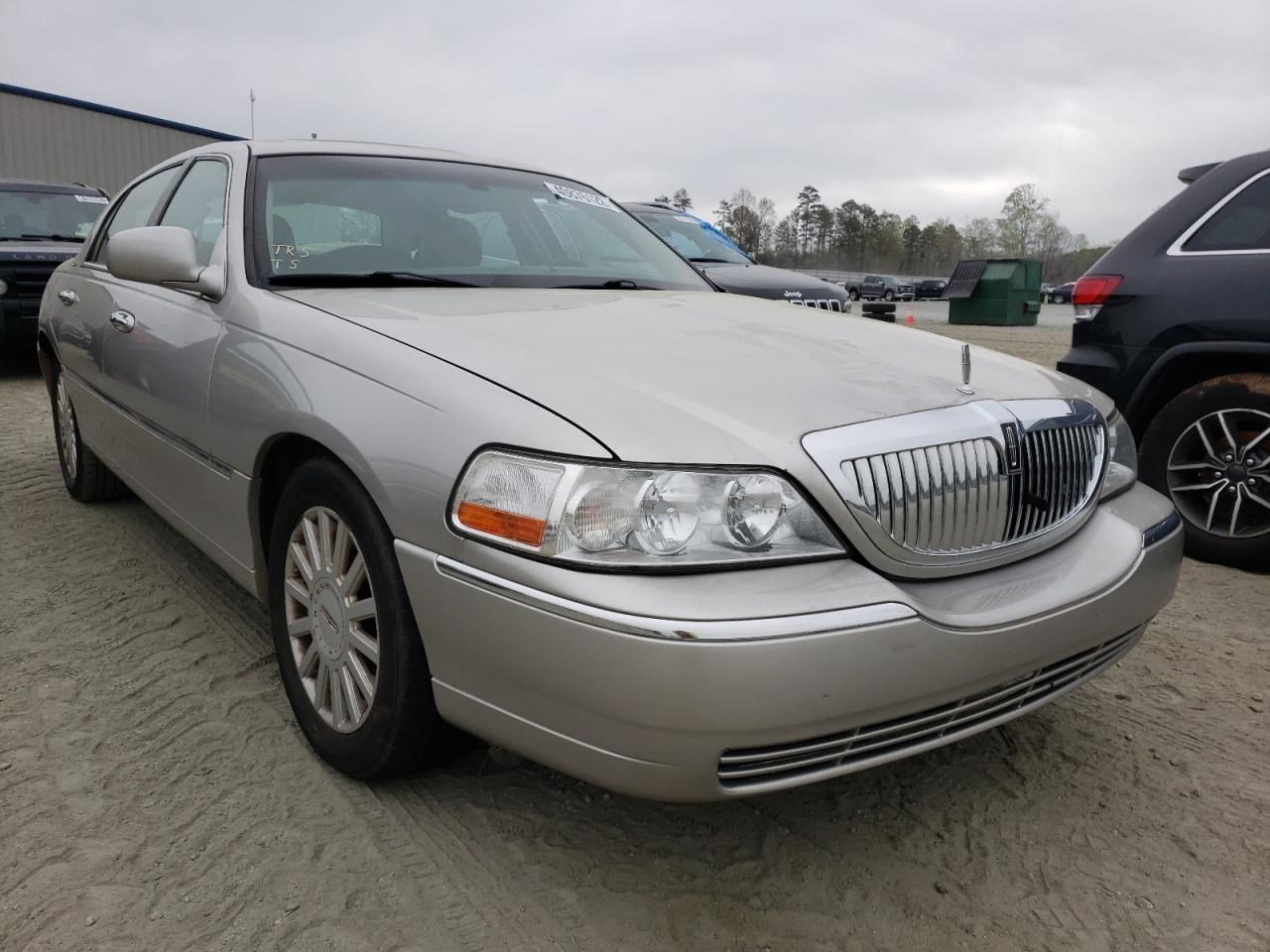 Photo 1 from auction – 2005 LINCOLN TOWN CAR S with VIN 1LNHM81W15Y638609