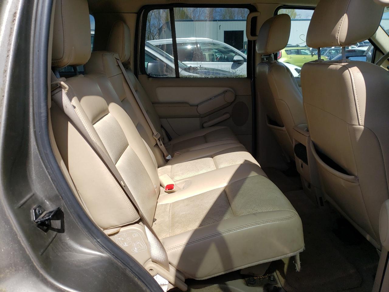 Photo 6 from auction – 2006 MERCURY MOUNTAINEE with VIN 4M2EU47E36UJ17652