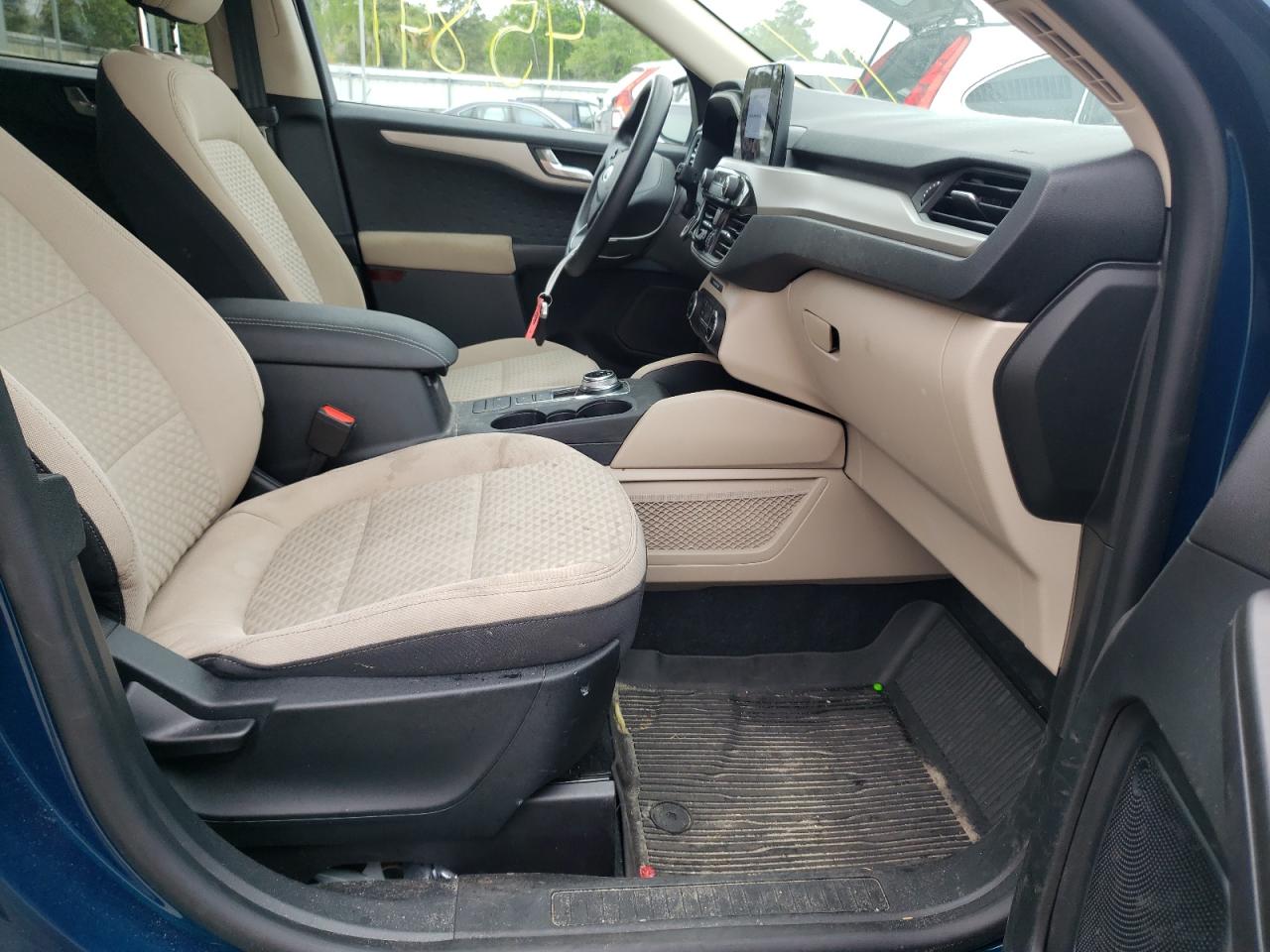 Photo 5 from auction – 2020 FORD ESCAPE SE with VIN 1FMCU0G64LUC05017