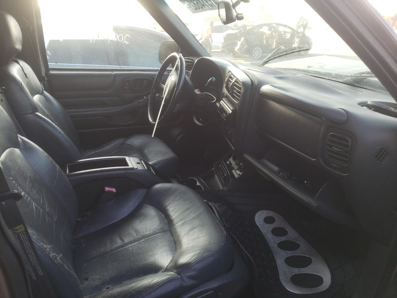 Photo 5 from auction – 2001 CHEVROLET BLAZER with VIN 1GNDT13W61K220724