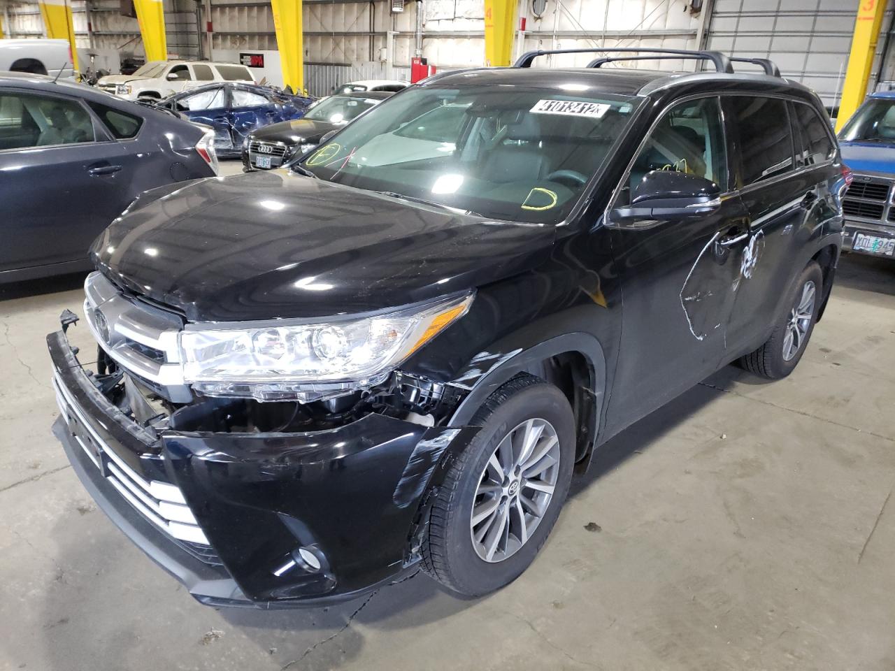 Фото 2 с аукциона – 2018 TOYOTA HIGHLANDER с VIN 5TDJZRFH7JS869110