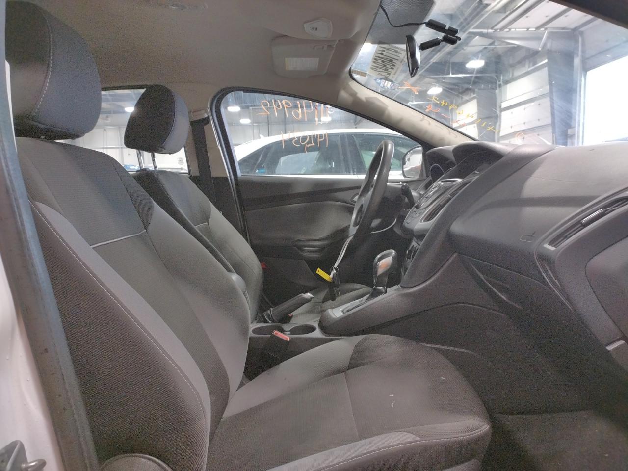 Photo 5 from auction – 2014 FORD FOCUS SE with VIN 1FADP3K2XEL162761