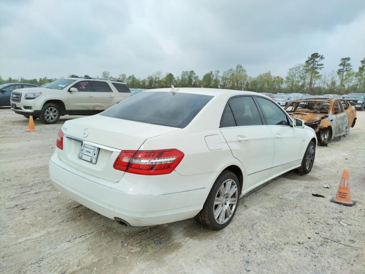 Photo 4 from auction – 2012 MERCEDES-BENZ E350 with VIN WDDHF5KB4CA595730