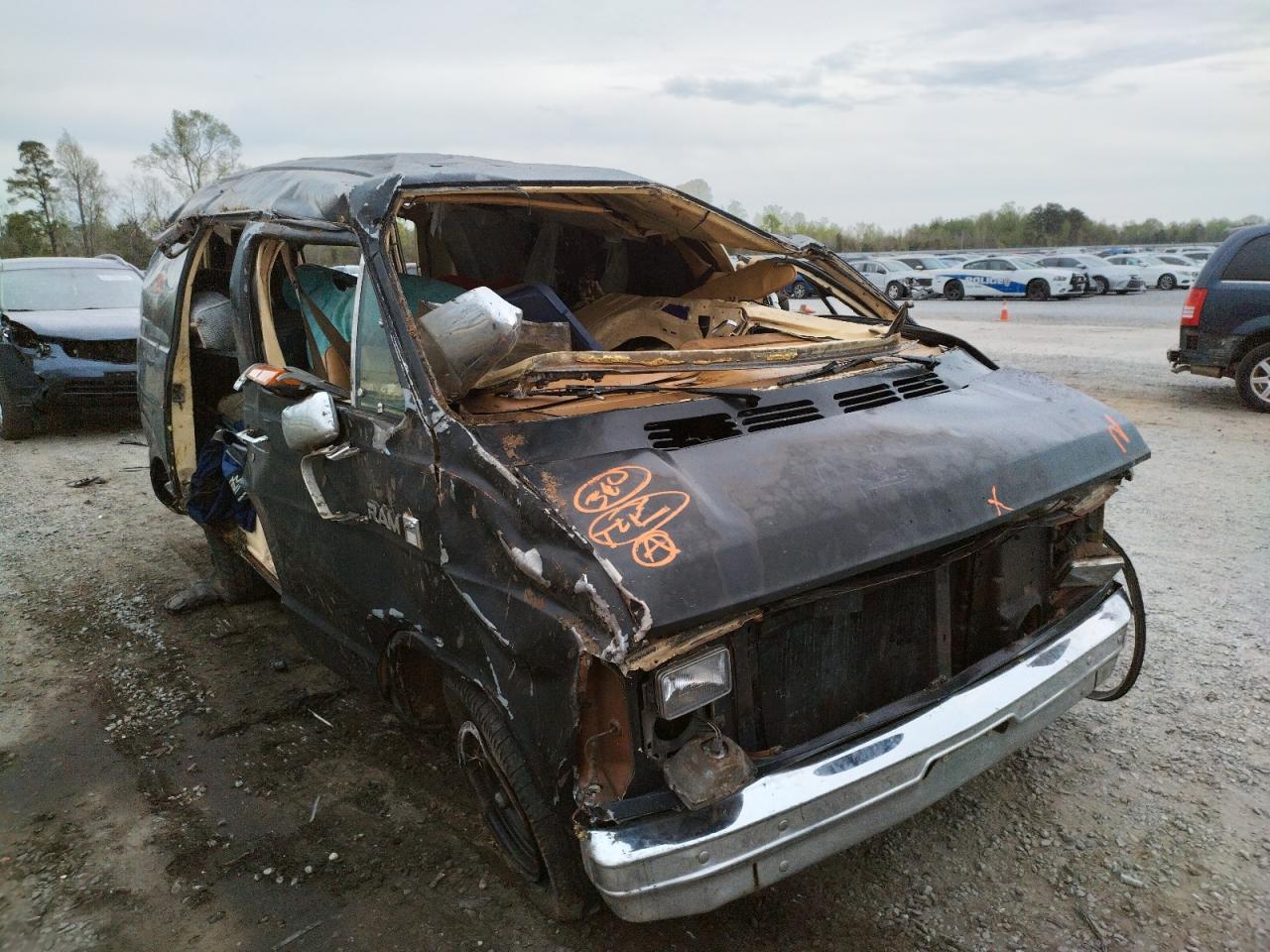 Photo 9 from auction – 1985 DODGE RAM VAN B1 with VIN 2B7GB13H2FK226953