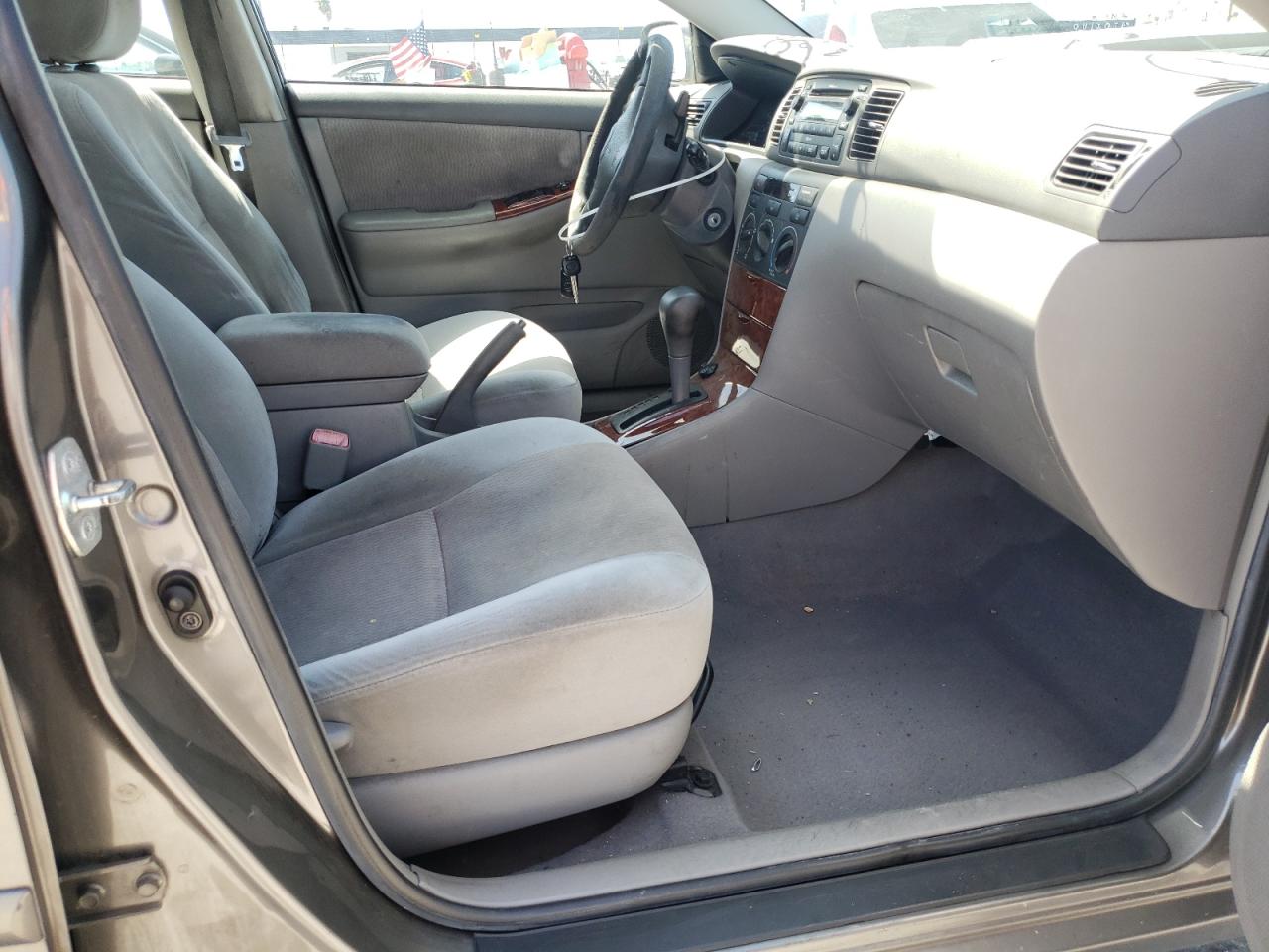 Photo 5 from auction – 2008 TOYOTA COROLLA CE with VIN 1NXBR32E08Z043245