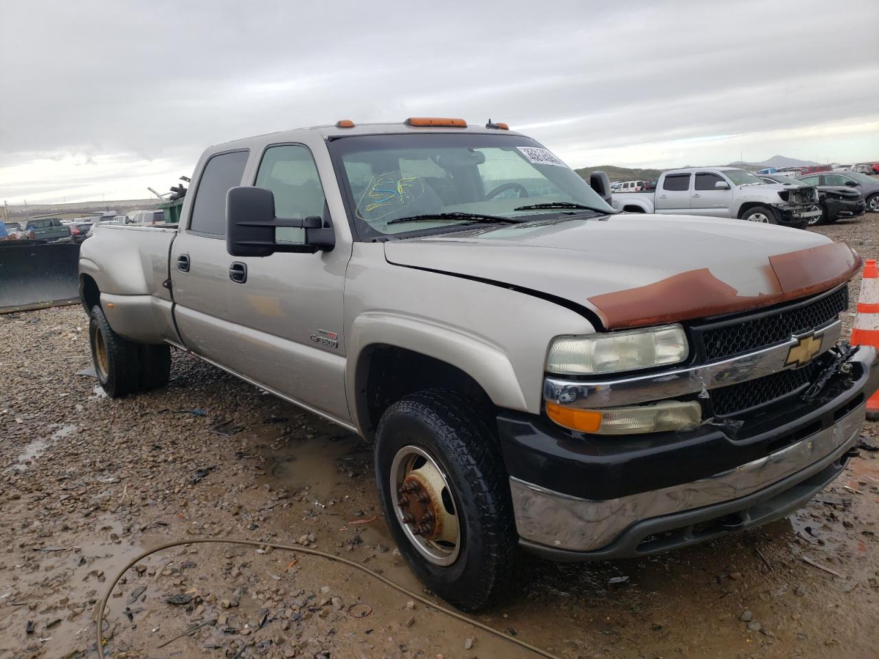 CHEVROLET SILVERADO 2002 with VIN 1GCJK33162F229643 - Photo from auction