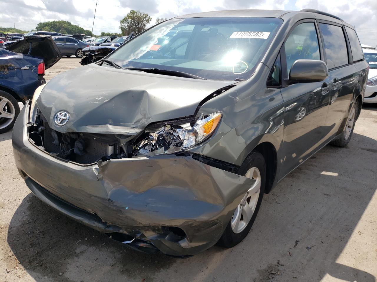 Photo 12 from auction – 2013 TOYOTA SIENNA LE with VIN 5TDKK3DC6DS316904
