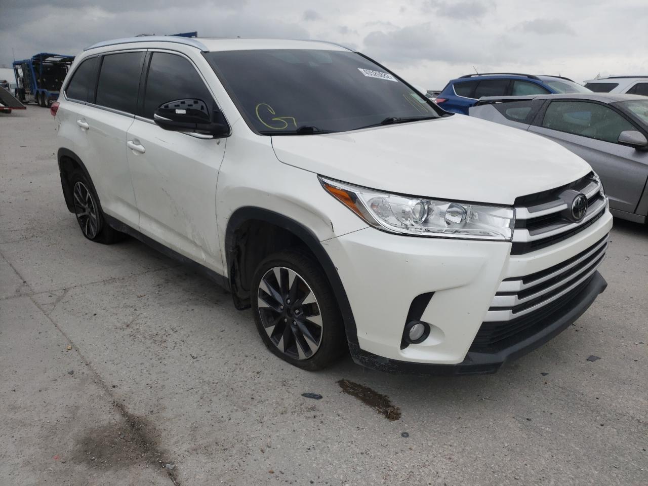 TOYOTA HIGHLANDER 2019 with VIN 5TDJZRFH3KS581764 - Photo from auction