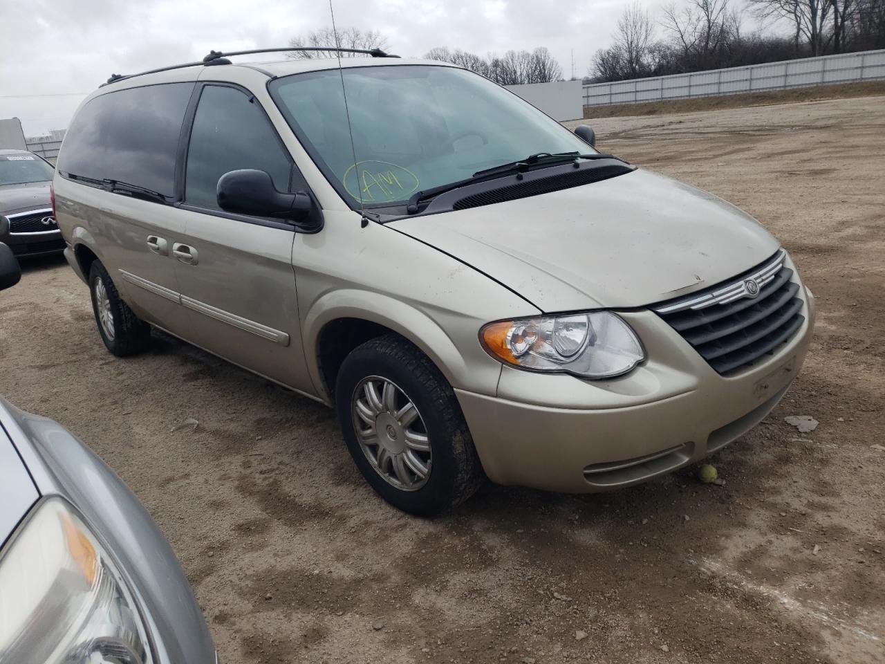 Photo 1 from auction – 2005 CHRYSLER TOWN & COU with VIN 2C4GP54L65R194803