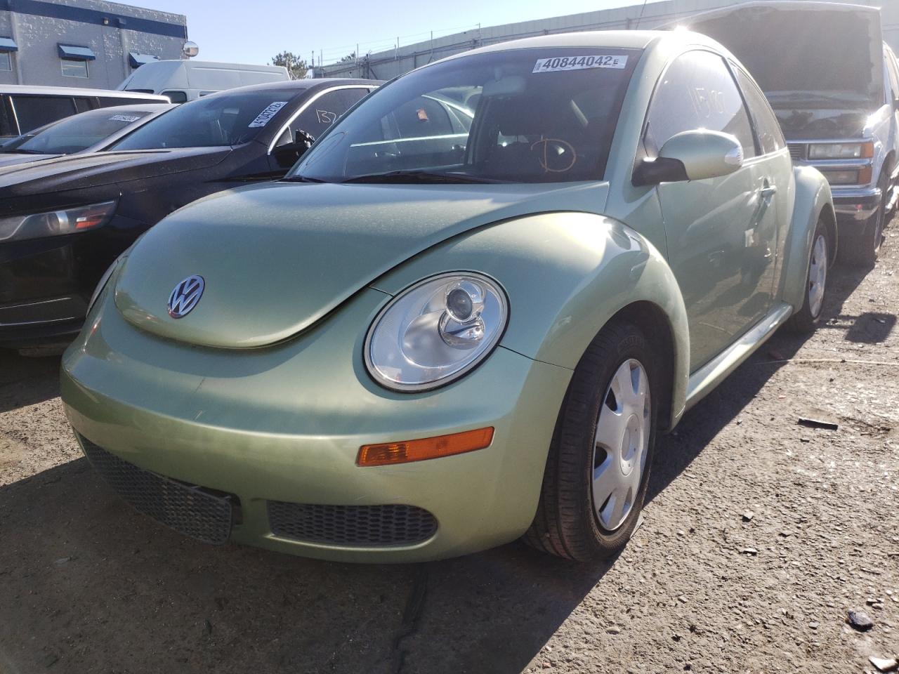 Photo 2 from auction – 2010 VOLKSWAGEN NEW BEETLE with VIN 3VWPW3AG5AM009797