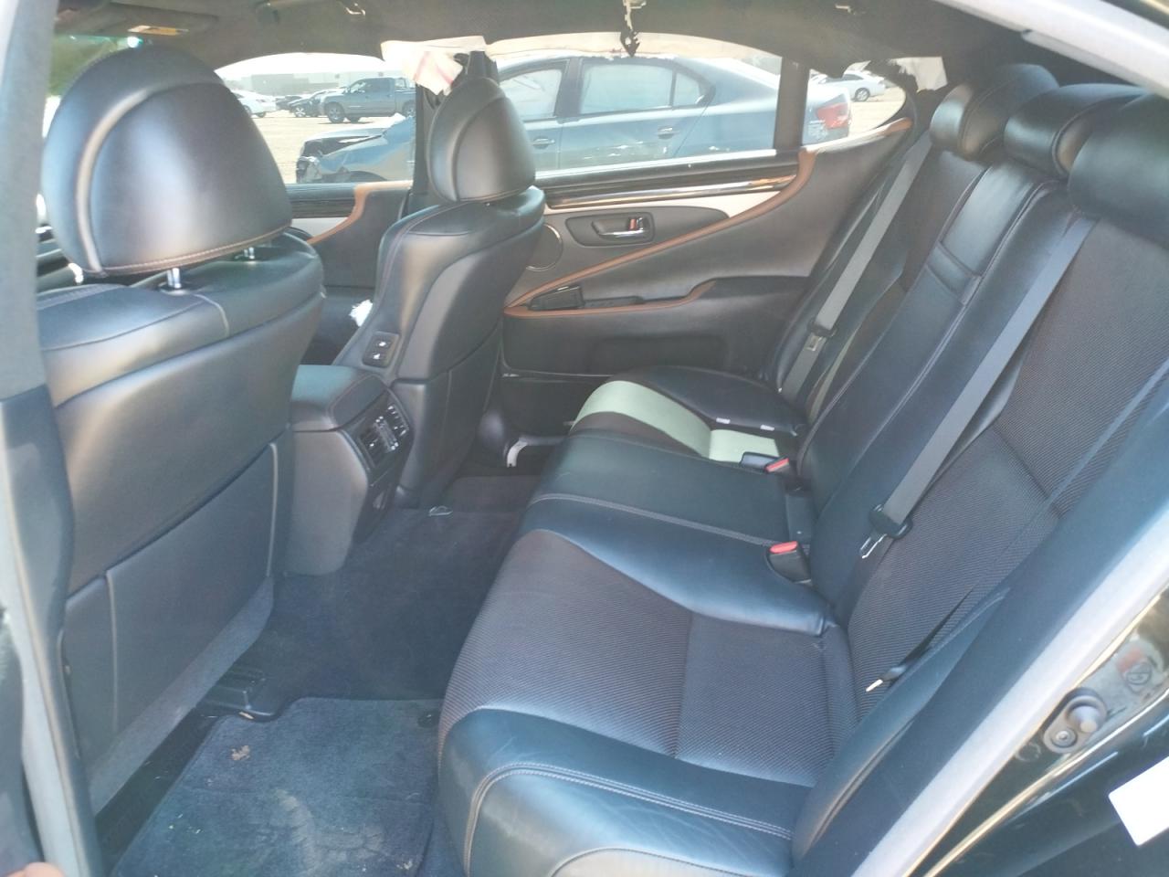 Photo 6 from auction – 2017 LEXUS LS 460 with VIN JTHCL5EF4H5028752