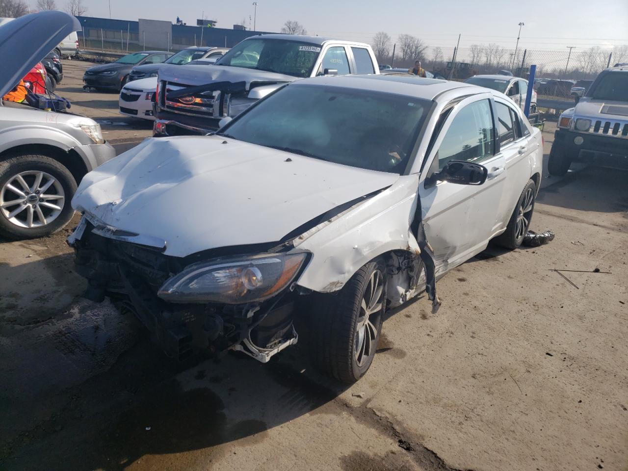 Photo 2 from auction – 2013 CHRYSLER 200 LIMITE with VIN 1C3CCBCG9DN630007