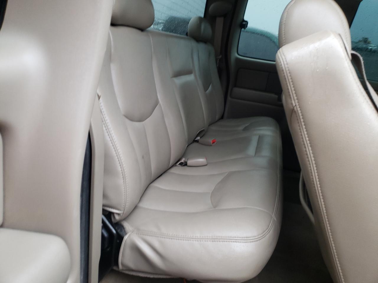 Photo 6 from auction – 2004 CHEVROLET SILVERADO with VIN 2GCEK19T741138342